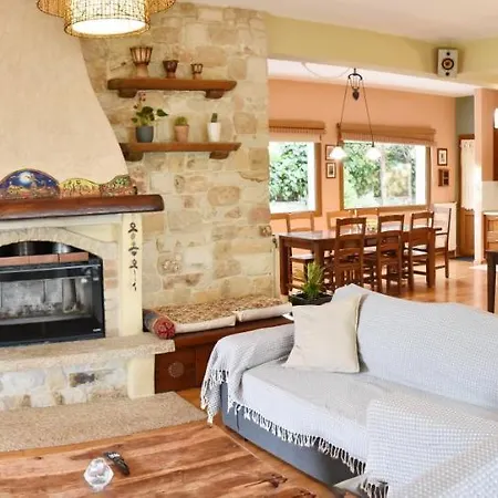 Makis & Dimitra House Holiday home *