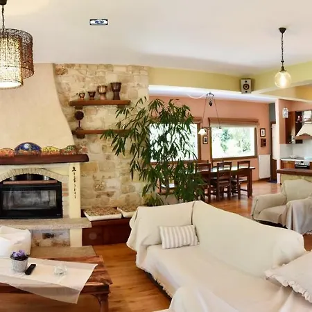 Holiday home Makis & Dimitra House Palaiontsiflikion