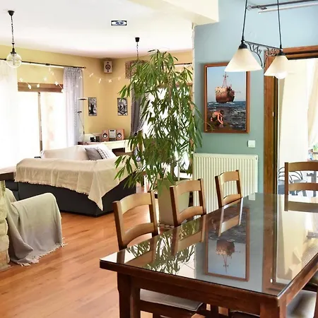 Makis & Dimitra House Holiday home