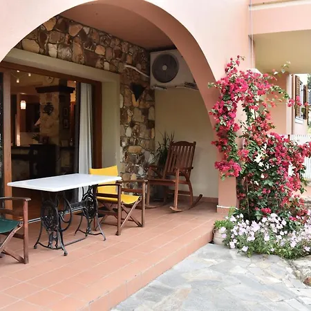 Makis & Dimitra House Holiday home *