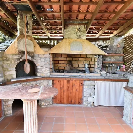 Makis & Dimitra House Holiday home Palaiontsiflikion