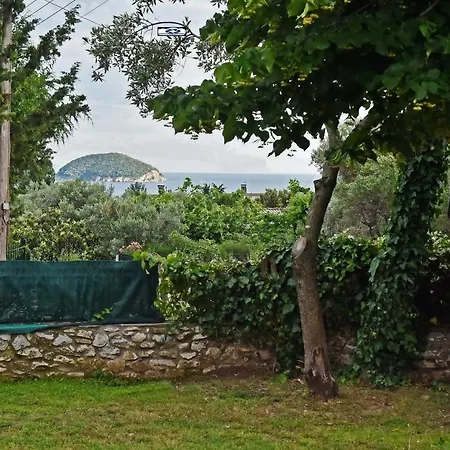 Makis & Dimitra House Holiday home *