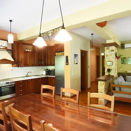 Makis & Dimitra House Holiday home Palaiontsiflikion